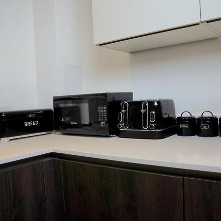 Manchester City Centre Apt With Balcony & Free Parking - Including Free 1-Hour Early Check-In For Bookings In June, Justeat Voucher For 2-Night Stays Minimum! Exterior photo