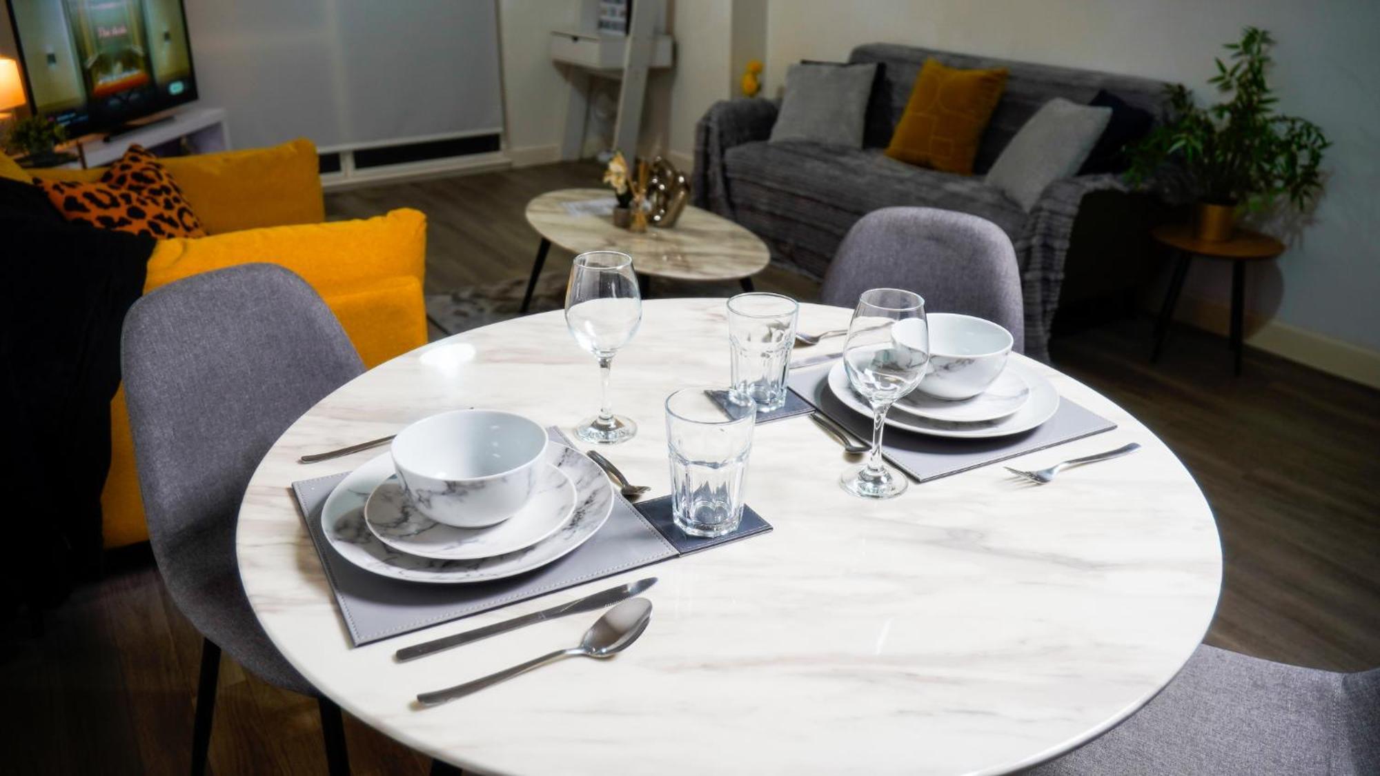 Manchester City Centre Apt With Balcony & Free Parking - Including Free 1-Hour Early Check-In For Bookings In June, Justeat Voucher For 2-Night Stays Minimum! Exterior photo