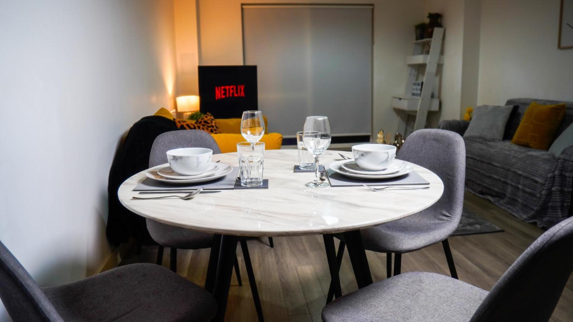 Manchester City Centre Apt With Balcony & Free Parking - Including Free 1-Hour Early Check-In For Bookings In June, Justeat Voucher For 2-Night Stays Minimum! Exterior photo