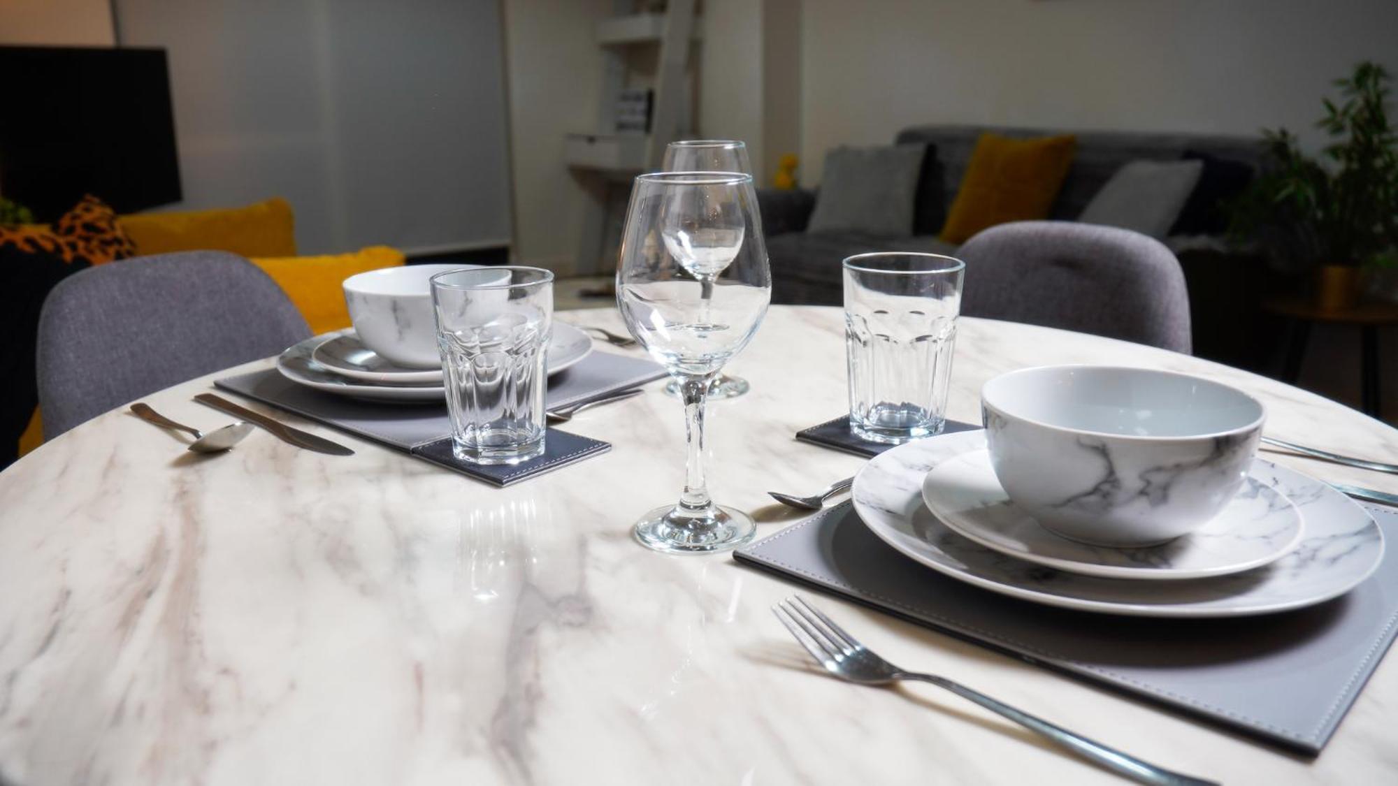 Manchester City Centre Apt With Balcony & Free Parking - Including Free 1-Hour Early Check-In For Bookings In June, Justeat Voucher For 2-Night Stays Minimum! Exterior photo